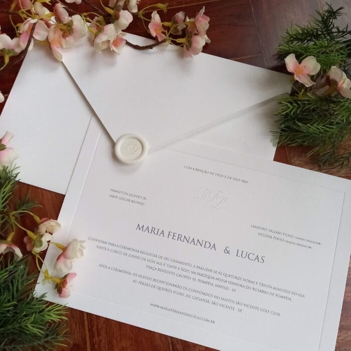 Convite de casamento tradicional com iniciais em relevo seco VZ 248