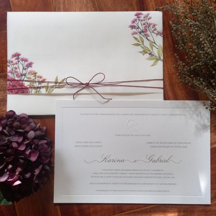 Convite de casamento com envelope vegetal floral