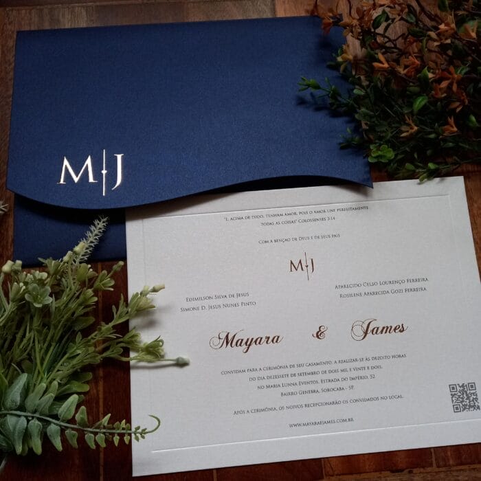 Convite de casamento em papel marinho metálico e detalhes em rosê (1)