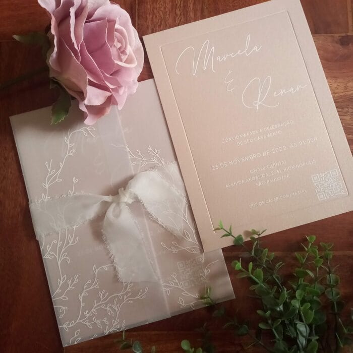 Convite de casamento em tons de rose e branco delicado artinvitte