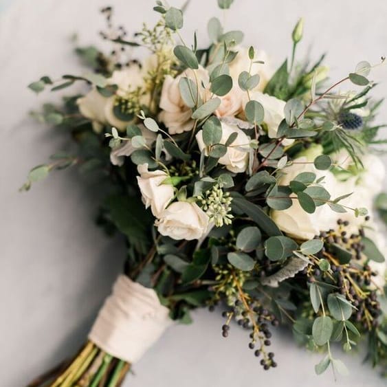 Bouquet para convite de casamento com folhas