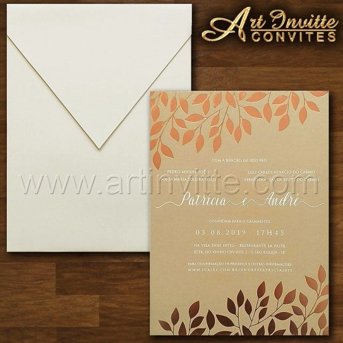 Convite de casamento Elegante - Haia HA 073 - Convite de casamento em papel Curious Matter Ibizenca Sand 300g com folhas em hot stamping rosê e texto em epóxi branco. Envelope vertical com aba bico no papel Markatto Concetto Naturalle 250g.