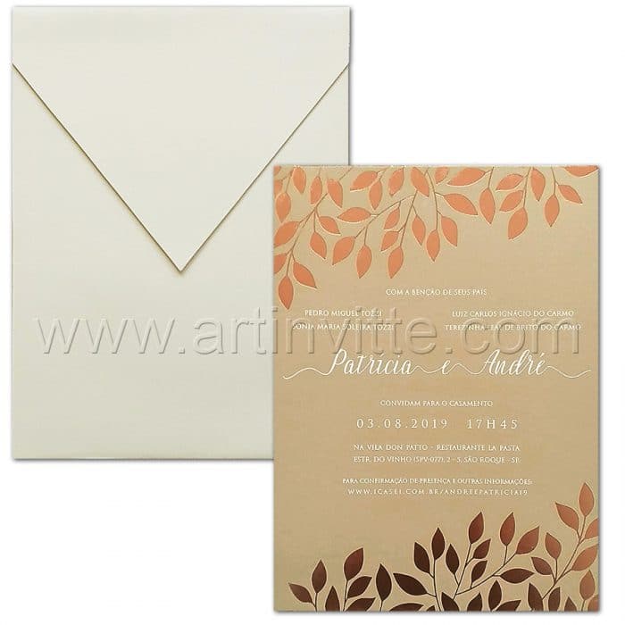 Convite de casamento Elegante - Haia HA 073 - Convite de casamento em papel Curious Matter Ibizenca Sand 300g com folhas em hot stamping rosê e texto em epóxi branco. Envelope vertical com aba bico no papel Markatto Concetto Naturalle 250g.