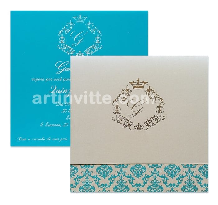 Convite Triplo Quadrado DTQ 014 em acetato com impressão em azul. Envelope em papel Aspen (perolizado) com brasão em Hot Stamping Prata e impressão de estampa adamascada em epóxi azul.