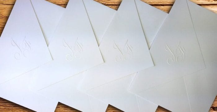 Formatos e modelos de envelopes para convites